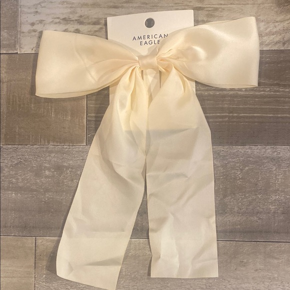 American Eagle Outfitters Accessories - American Eagle Outfitters Cream Hair Bow